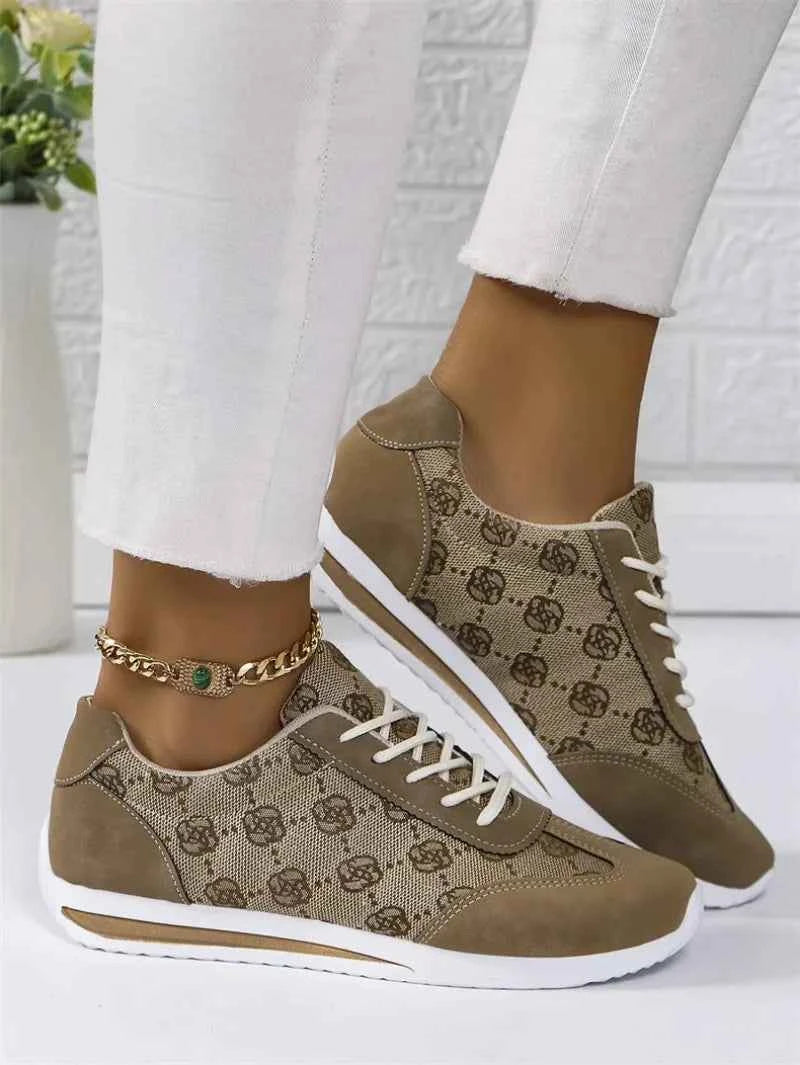 Retro Sneakers in Classic Style for Men & Women
