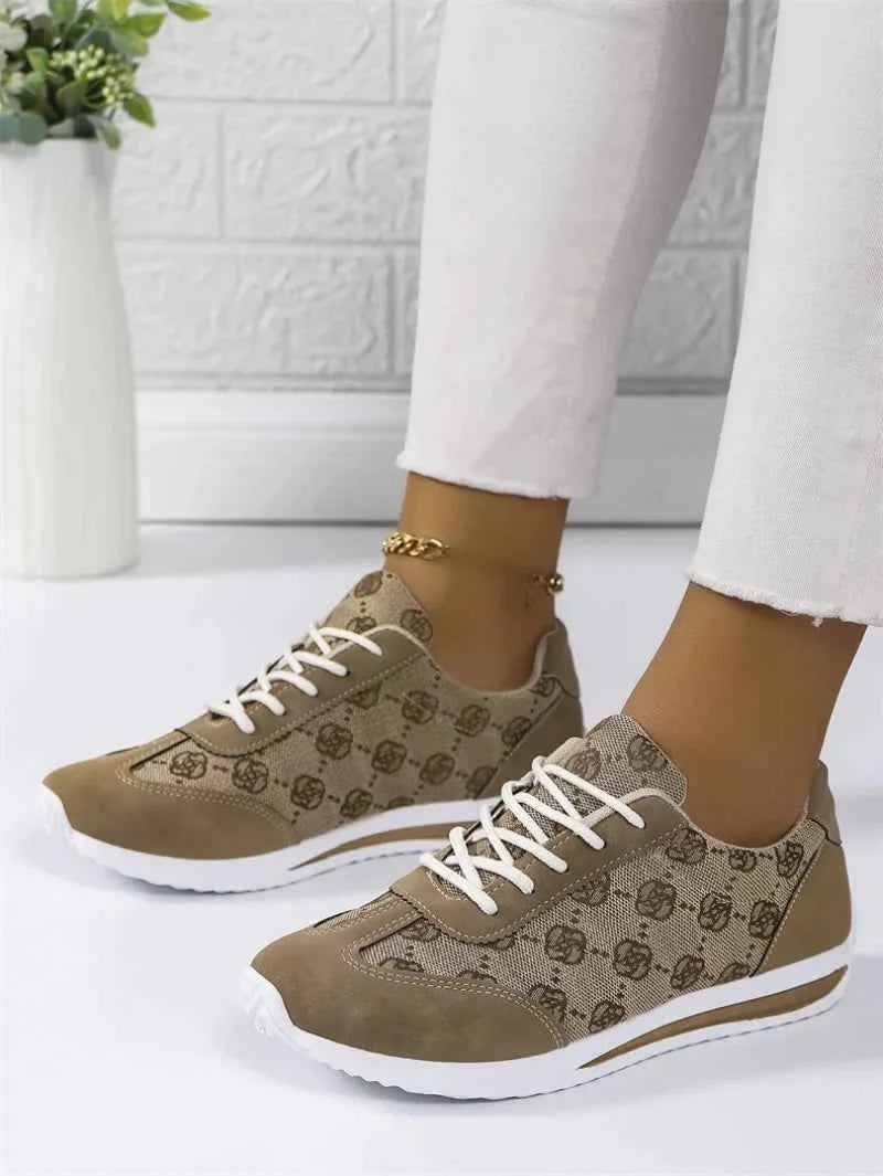 Retro Sneakers in Classic Style for Men & Women