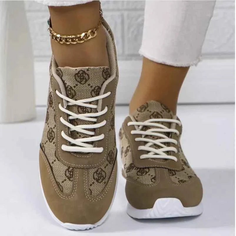 Retro Sneakers in Classic Style for Men & Women