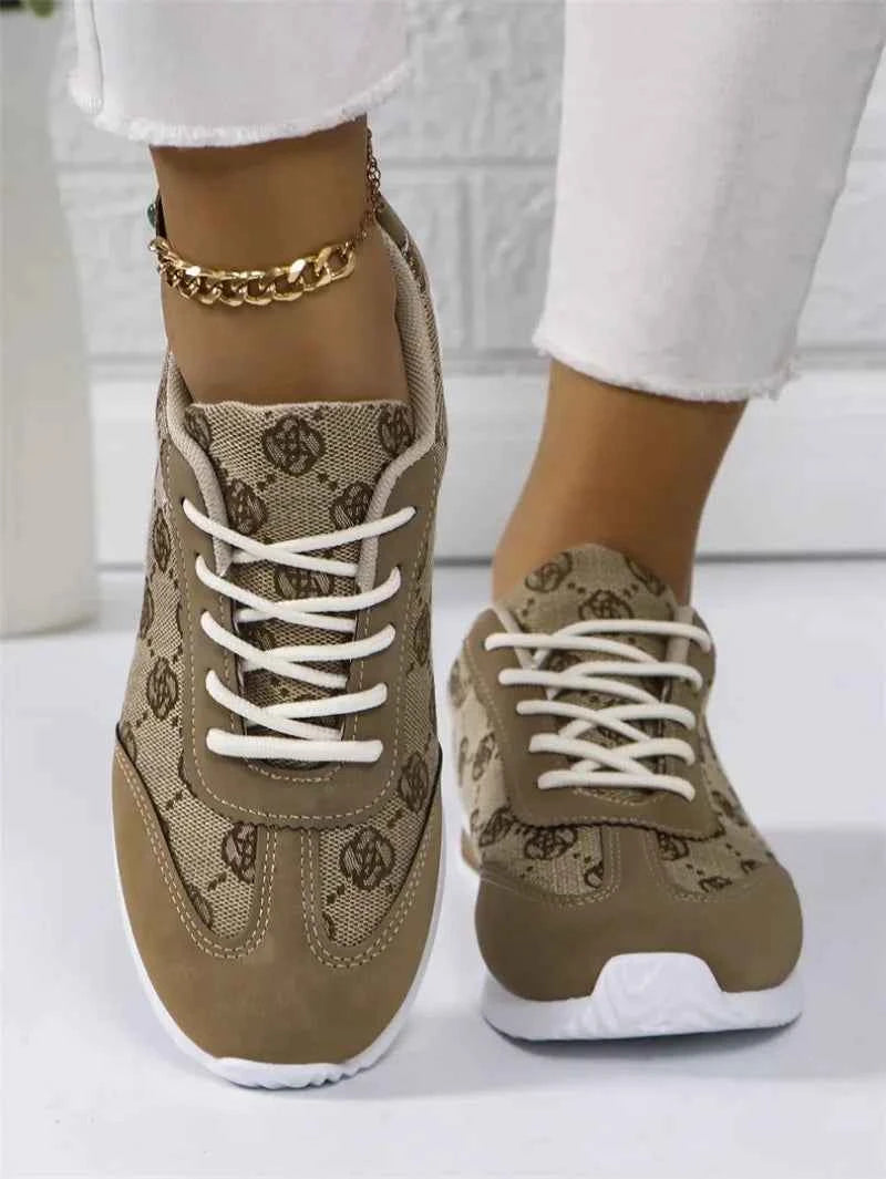 Retro Sneakers in Classic Style for Men & Women