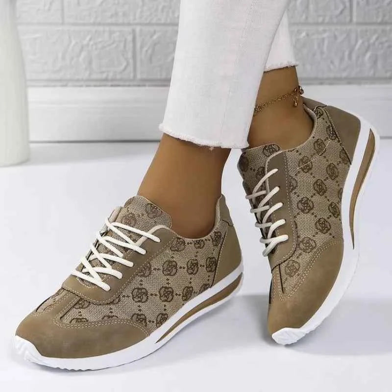 Retro Sneakers in Classic Style for Men & Women