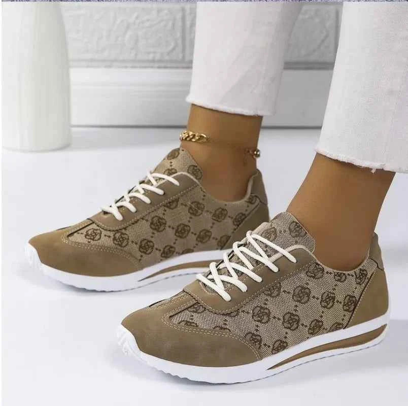 Retro Sneakers in Classic Style for Men & Women