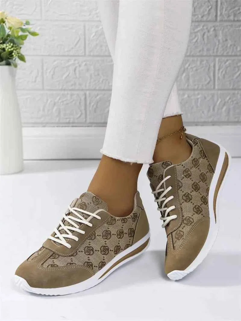 Retro Sneakers in Classic Style for Men & Women